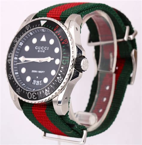 gucci dive watch set date